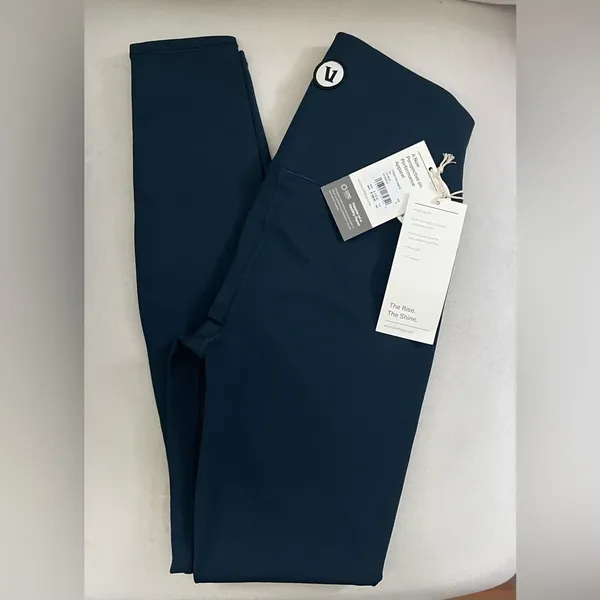 Vuori NWT Chilled Out 7/8 Leggings Color Ink Navy High Rise 27” Size S - Image 7