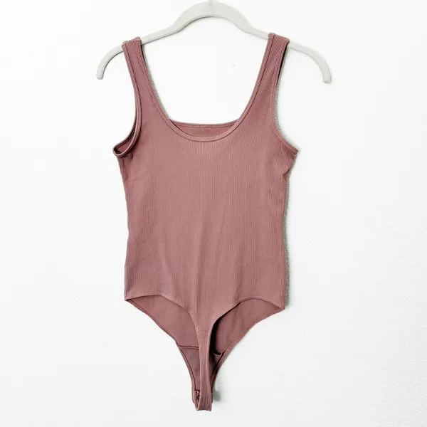 [Abercrombie & Fitch] Dusty Pink Seamless Rib Knit Scoop Neck Bodysuit Sz Medium - Image 3
