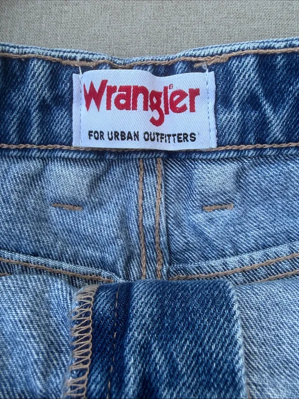 Wrangler denim shorts HI BELLS size 30 - Image 4