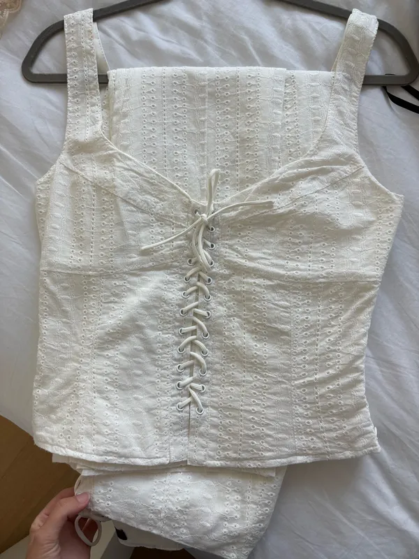 Bloomingdale’s White Eyelet Set - Image 2