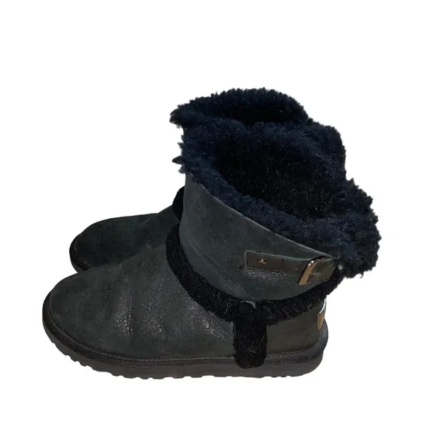 UGG Airehart Black Sheepskin Wool Lined‎ Fold Over Buckle Boots Women's Size 6 - Image 4