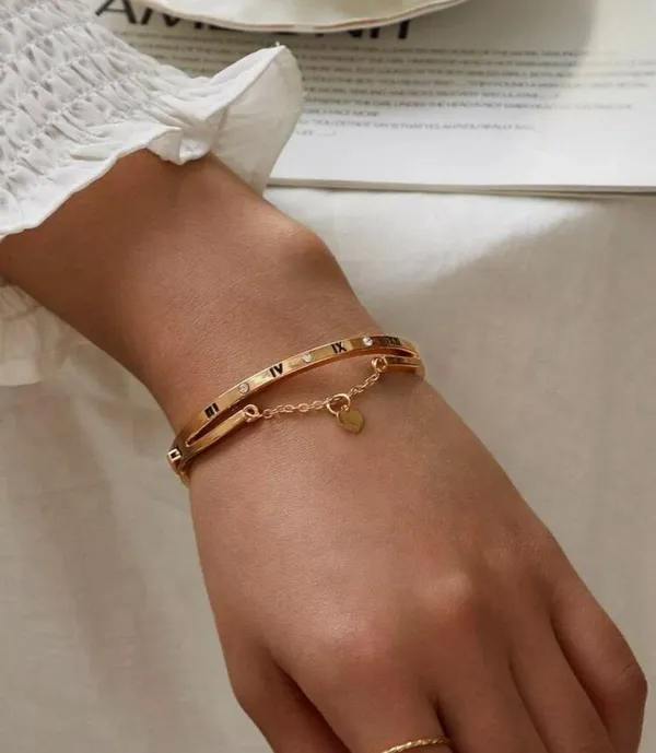 Heart and Roman Numerals Bracelet - Image 2