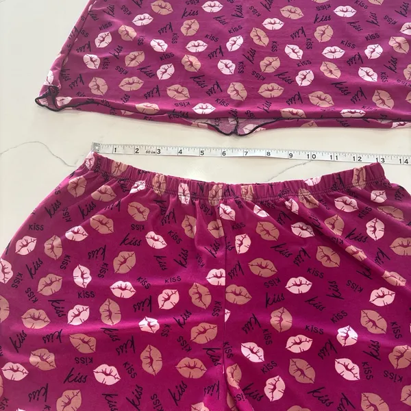 Thavata Women's Pink and black Lip Print Sleepwear Set size M - Image 3