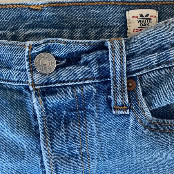 Levi's White Oak Cone Raw Hem Denim Jeans in‎ Medium Blue Wash Button Fly - Image 4