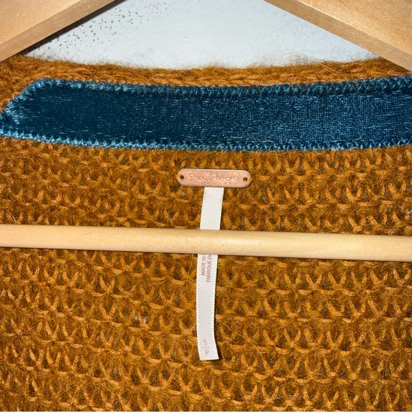 Free People‎ knit sweater over sized mustard brown color Alpaca Blend Small - Image 3