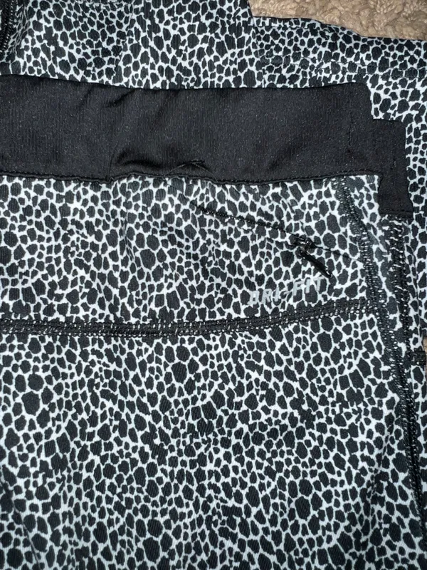 Nike Capri Leggings - Image 2