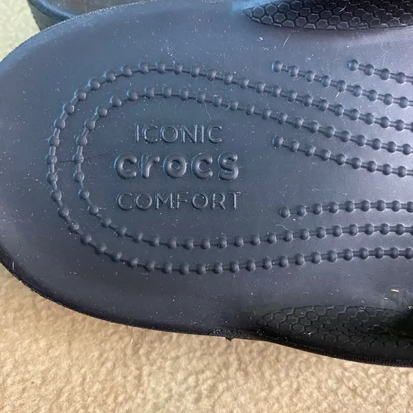Crocs Women's Black Flip Flop Sandals Comfort Footwear Casual Summer beach Sz‎ 9 - Image 4