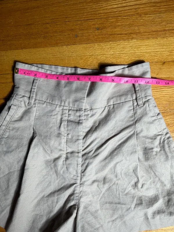 Wilfred High-Waist Pleated Shorts in Light Tan - Image 7