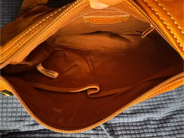 Vintage Fossil shoulder bag features a rich, warm tan leather - Image 6