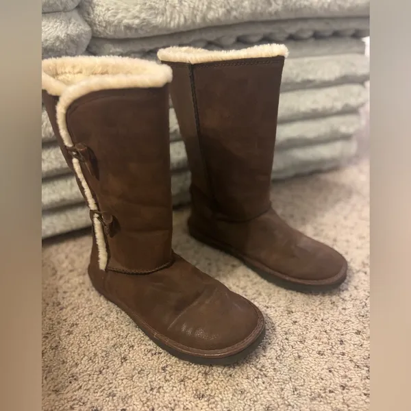 Sonoma Brown fuzzy boots size seven - Image 2