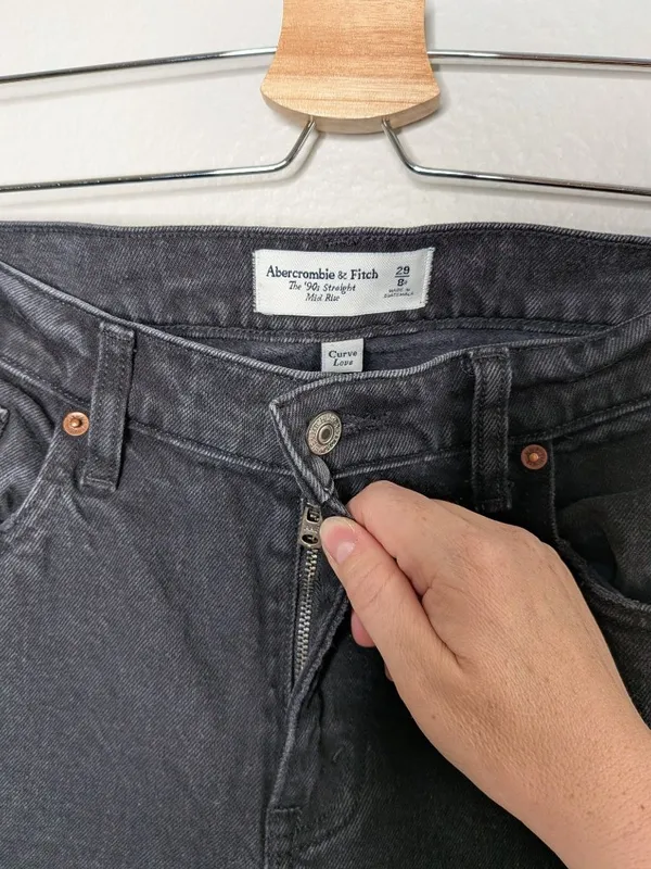 Abercrombie and Fitch Curve Love 90s Straight Mid Rise Jeans Size 29 Black Denim - Image 4