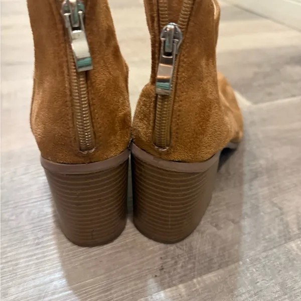 Women's Tan Suede Ankle Boots‎ Size 8 - Image 4