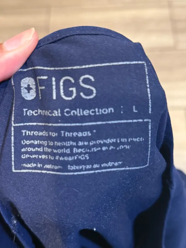 FIGS Scrub Top Sz L - Image 3