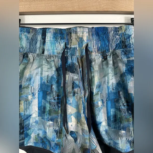 Lululemon Choose A Side Short 3” Sun Dazed Blue Black Night‎ Size 4 Reversible - Image 7