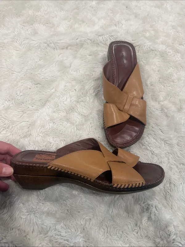 Naturalizer‎ Tan & Brown Leather Crossover Slide Sandals Woman’s Size 9 - Image 3