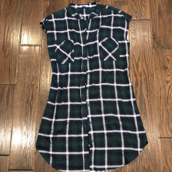 Esley plaid shirt dress size medium - Image 2