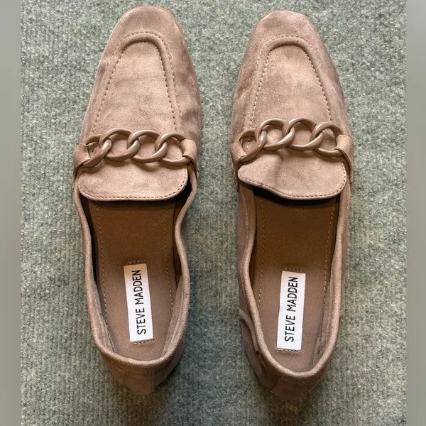 Steve Madden Beige Famed Suede Leather Slip On Loafer Chain Accents - Image 3
