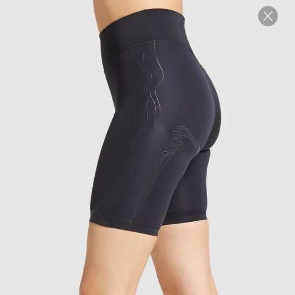 Gymshark | Compression Reflective High Waisted Cycling Biker Shorts‎ in Black - Image 2