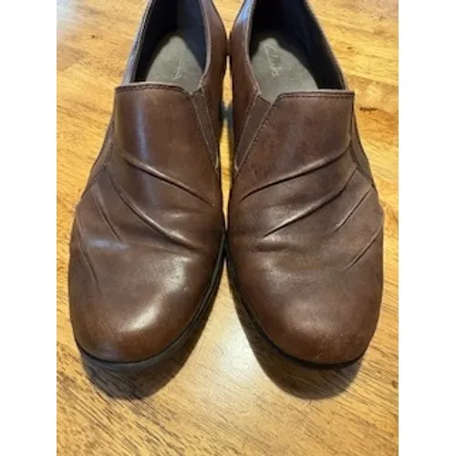 Clarks Brown Leather Pleated Slip On‎ Loafers Block Heel Shoes Womens 9M Classic - Image 2