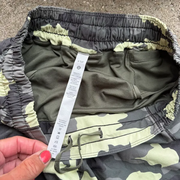 Camouflage Hotty Hot Shorts Size 8 Tall - Image 4