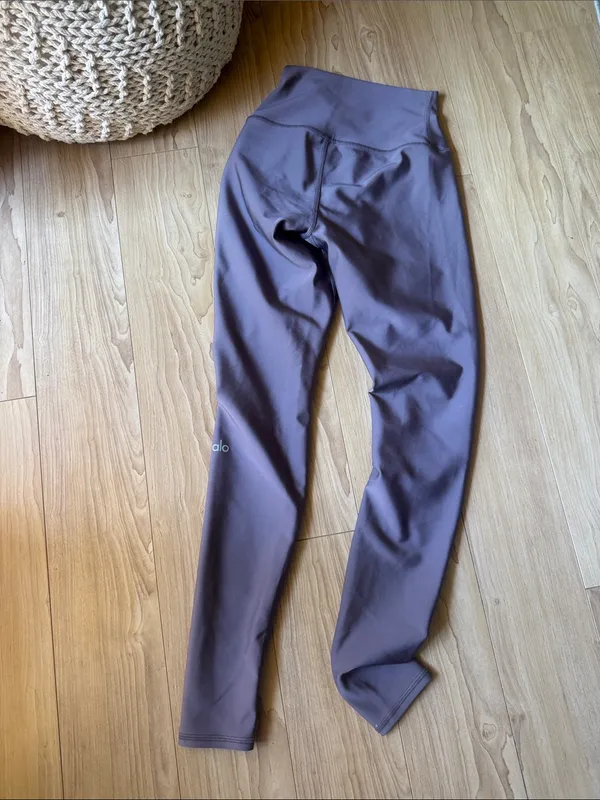 ALO Yoga High-Rise Leggings in Dusty Mauve - Image 3