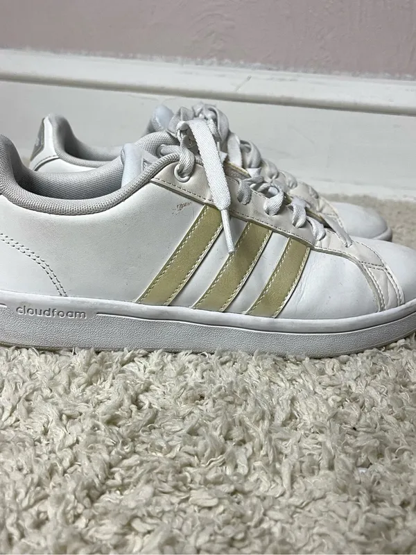 adidas White Cloudfoam Classic three striped sneakers - Image 3