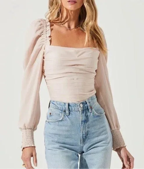 NWOT the Label Ruched Smock-Back Long Sleeve Blouse in Blush. Size Small - Image 4