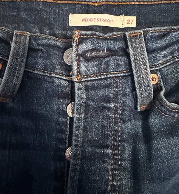 Levi’s Wedgie Straight Jeans - Image 2