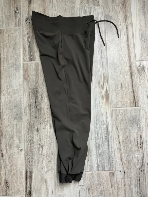 Vuori Daily Jogger Medium In Oregano - Image 9