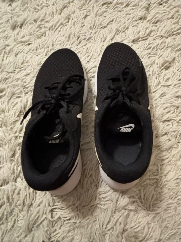 Nike Tanjun Sneakers Women’s Black & White Athletic Running Shoes Size 6.5 - Image 2