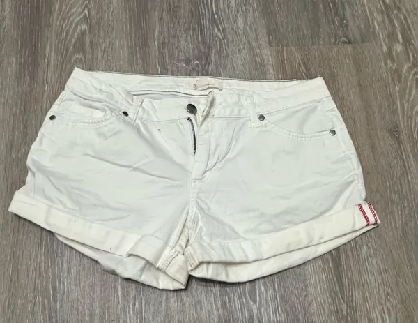 2.1 Denim ladies shorts are a size 28. - Image 5