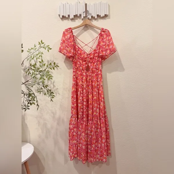 ASTR Cinched Bust Cut Out Center Dress in Red Multi Floral Size Small NWT - Image 2