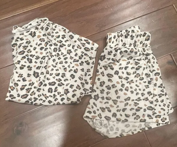 Le lis Two piece Boutique Cheetah Print Set - Image 6