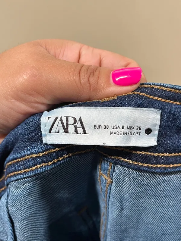 Zara marine wide jeans feature a dark indigo wash and a raw, cropped hem SZ6 EUC - Image 8
