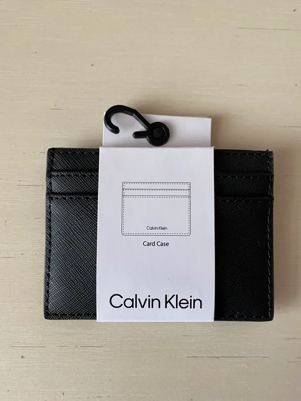 Calvin Klein NWT leather cardholder with gold logo in black - Image 5