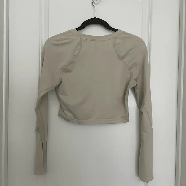 Alphalete Cream Long Sleeve Crop Top - Image 2