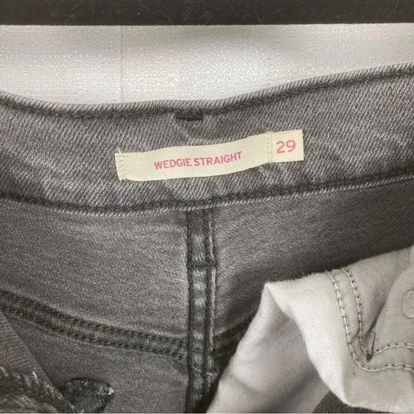 Levi’s Gray Wash Raw Hem Wedgie Straight Jeans Sz.29 - Image 6