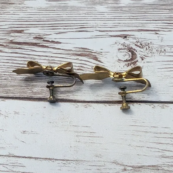 Vintage Screw On Earrings - Large Bow Design - Tarnished - Image 9