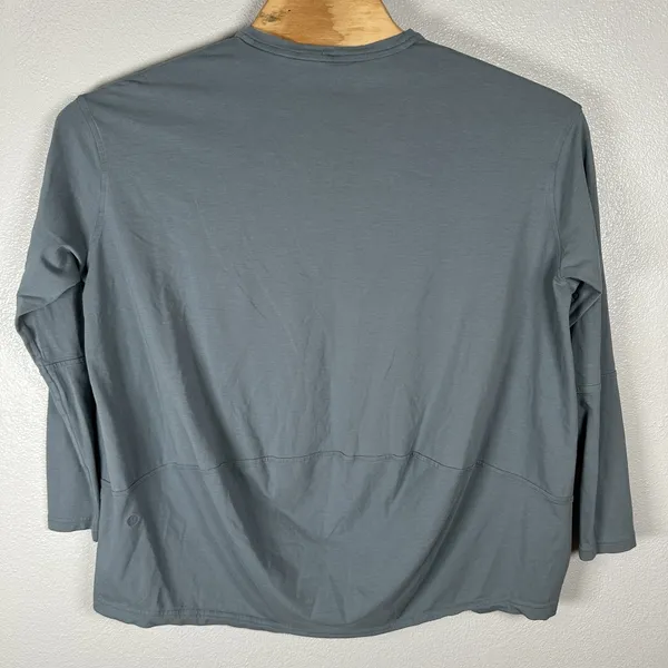 Lululemon Back in Action V-Neck Long Sleeve Shirt Womens Size 12 Gray Oversized - Image 4