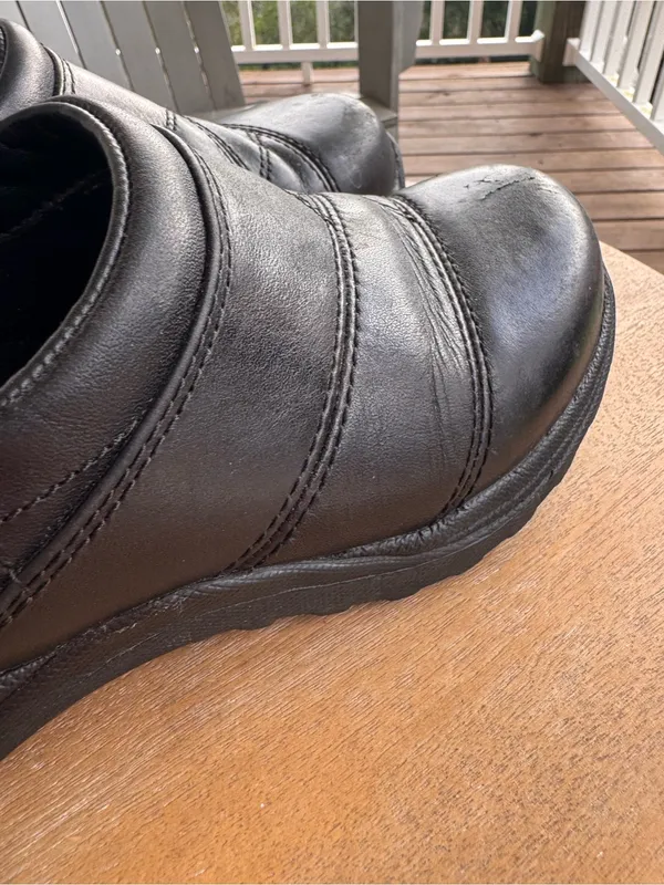 L.L.Bean Women’s 7.5 Wide Black Leather Slip On Comfort Shoes - Image 8