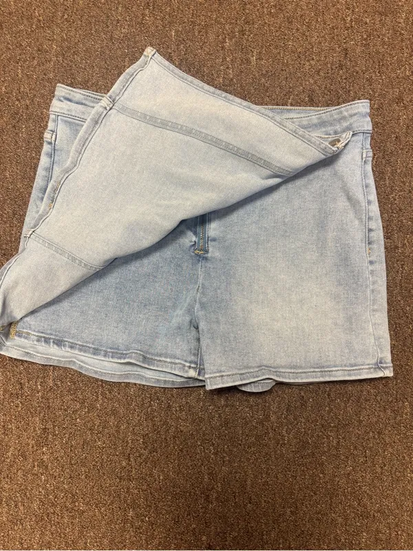 RISEN Light Wash Asymmetrical Wrap Denim Skort Size Large EUC - Image 3