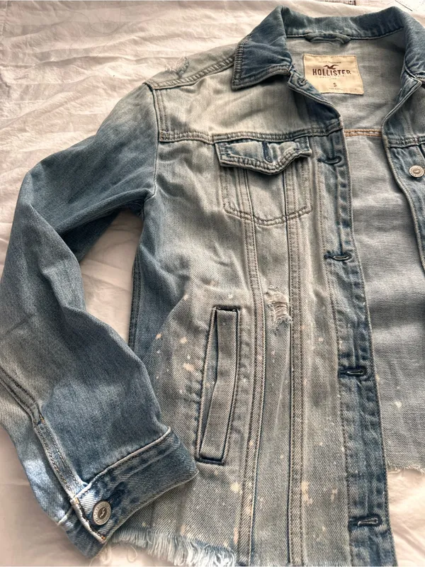 Hollister Light Blue Washed Denim Jacket with Faded Finish - Image 3