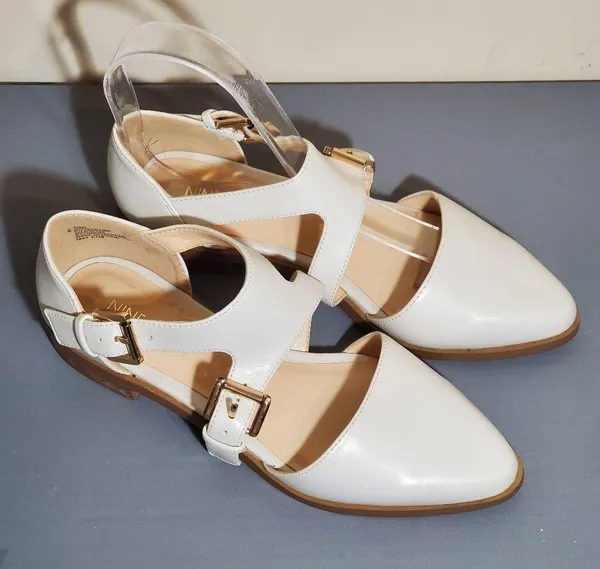 Nine West DROPLET GD Glossy White Flats 5.5 - Image 3