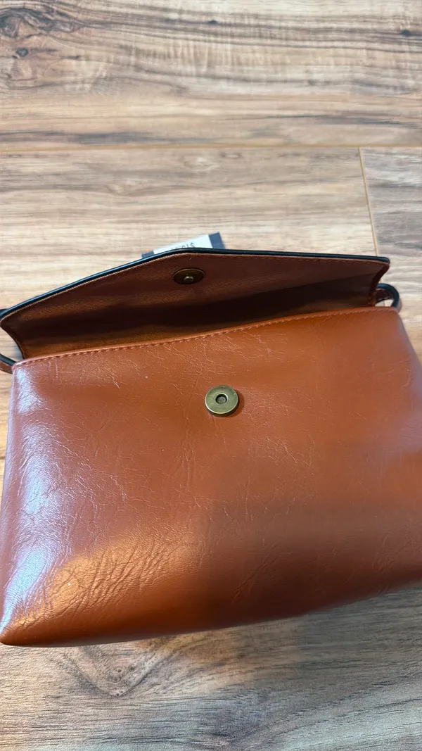 Universal Threads Crossbody Purse - Image 3