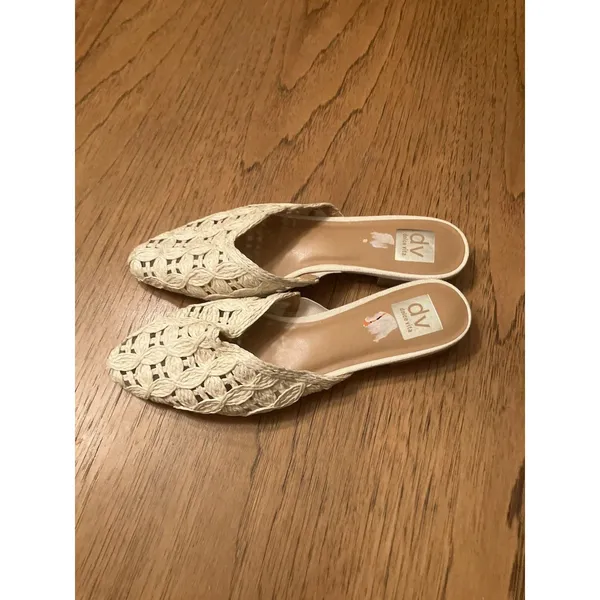 DV by Dolce Vita Women's 9.5 Beige Dooley Raffia Pointed Toe Mule Flats - Image 3