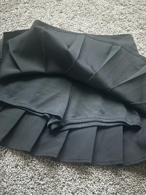 Black Pleated Women's Skirt Size XS - Image 3