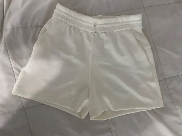 Lululemon Softstreme High-Rise Shorts 4" - Image 4