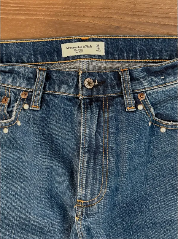 Abercrombie Mid-rise Loose Jeans - Image 3
