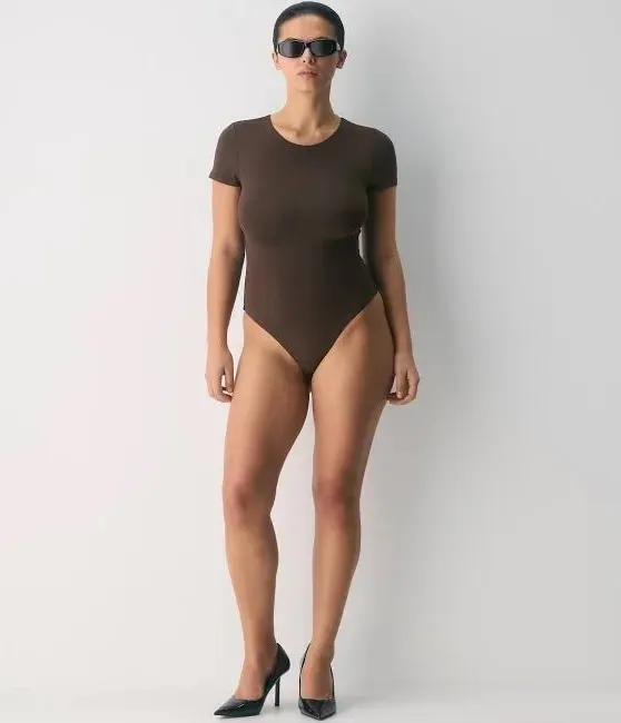 Aritzia Babaton Contour Crew Bodysuit in Rich Mocha Brown - Image 3