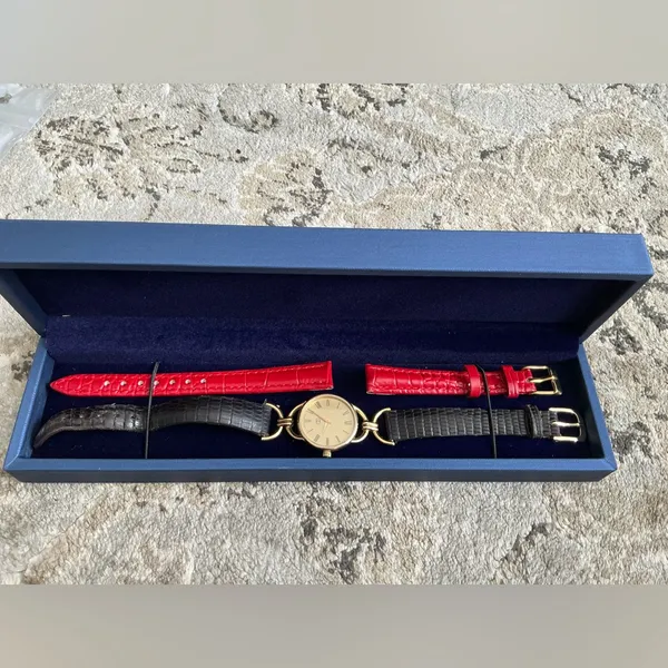 Women’s GUCCI lovely wrist watch❤️💛🖤 - Image 3
